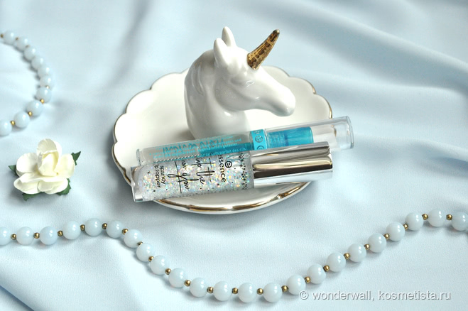 Блеск для губ Essence Into The Snow Glow Sparkly Lip Topper и Гель для бровей и ресниц Essence Lash&Brow