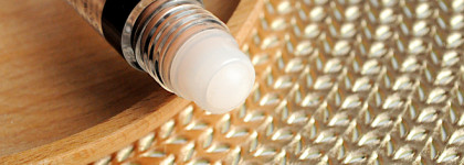 Роликовый хайлайтер Essence Glow My Mind! Glow Roller