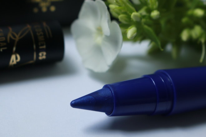 Mac Kajal Crayon в оттенке Flourish Me Bold