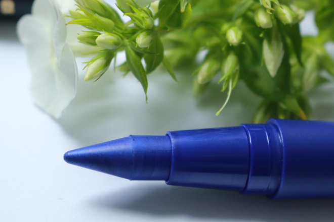 Mac Kajal Crayon в оттенке Flourish Me Bold