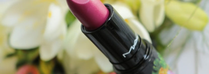 Помада от MAC Lipstick в оттенке Si, Si, Me