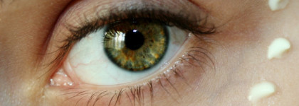 Предупредить появление ранних морщинок поможет правильный уход. Крем для нежной кожи вокруг глаз Librederm Витамин Е антиоксидант - неплохое решение для молодой кожи