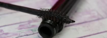 Эффект "макияж без макияжа" с тушью Rolly Curl Volume black от Missha