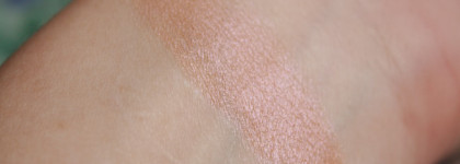 Волшебная пыльца Nyx Duo Chromatic Illuminating Powder в оттенке Crushed Bloom (03)