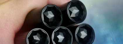 Обзор пяти оттенков из линейки матово-металлических помад Liquid Suede Metallic Matte от Nyx: Bella (30), Buzzkill (33), Pure Society (34), Exposed (38), Go Rouge (40)