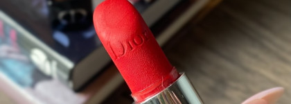 Помада для губ с вельветовым финишем Rouge Dior в оттенке 999