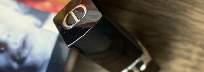 Помада для губ с вельветовым финишем Rouge Dior в оттенке 999