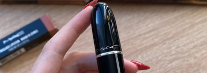 Помада MAC Lustreglass Lipstick в оттенке 570 Signature Move
