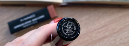 Помада MAC Lustreglass Lipstick в оттенке 570 Signature Move