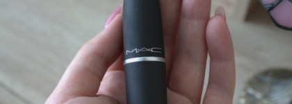 Пудровая помада MAC Powder Kiss Lipstick в оттенке 930 Brickthrough