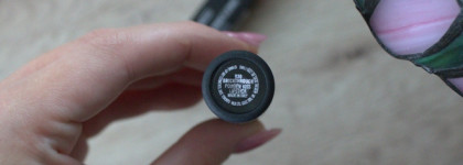 Пудровая помада MAC Powder Kiss Lipstick в оттенке 930 Brickthrough
