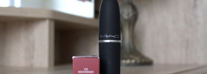 Пудровая помада MAC Powder Kiss Lipstick в оттенке 930 Brickthrough