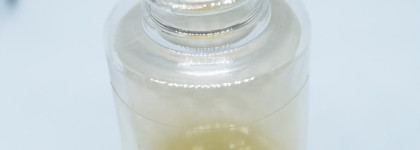 Легкое очищающее масло для лица "Чудесное сияние" Avon True NutraEffects