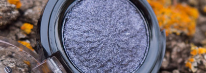 Essence Melted Chrome Eyeshadow 03 Platinum Nights для "выразительного" макияжа глаз