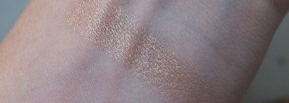 Три оттенка теней Essence Melted Chrome Eyeshadow с эффектом фольги