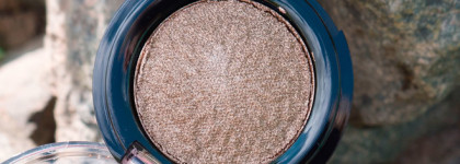 Три оттенка теней Essence Melted Chrome Eyeshadow с эффектом фольги