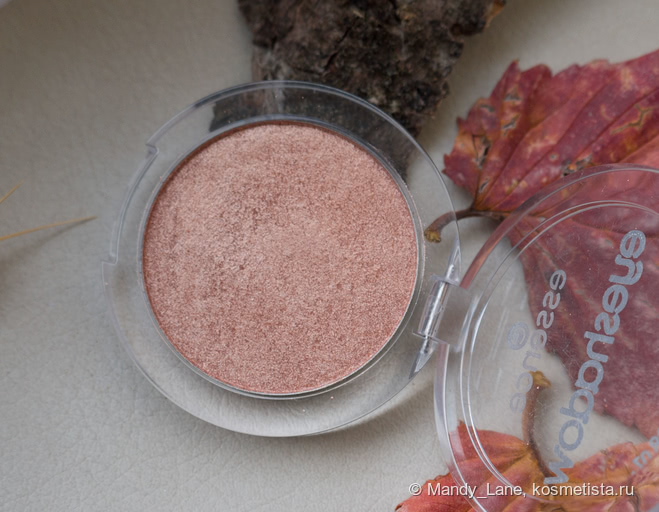 Тени Essence Eyeshadow с ароматом шоколада для легкого макияжа. Три оттенка для легкого освежающего мэйка