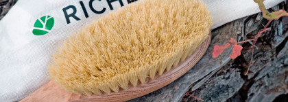 Долой "гусиную кожу"! Знаменитая щетка для сухого массажа из кактуса и дуба от Riche