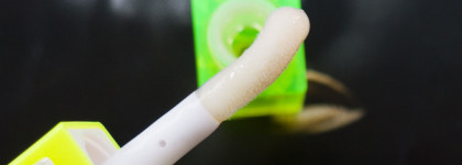 Масло для губ School Lip Oil Beauty Bomb. Кислотно, модно и молодежно, но эффективно ли?