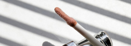 Ледяной поцелуй с ментоловыми блесками Catrice Volumizing Lip Booster. Оттенки 080 и 090