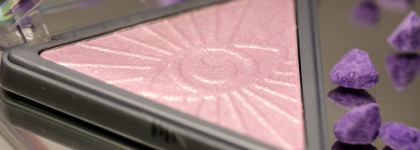 Межгалактическое сияние или разрозненные блестки? Прессованные хайлайтеры Influence beauty в двух оттенках