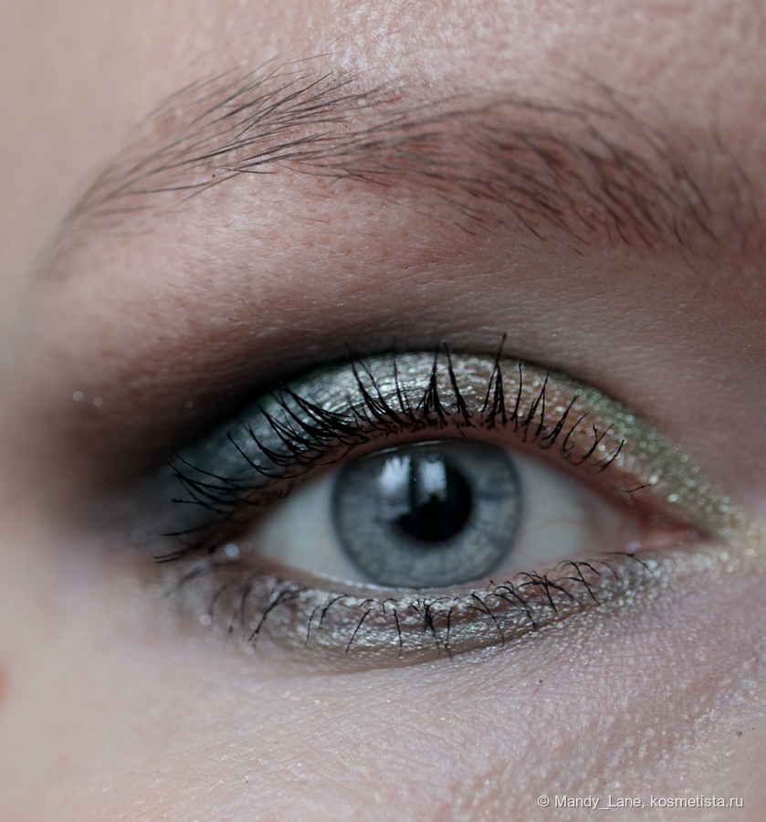 С тенями из палетки Precious Glamour Holiday Eyeshadow palette Keeping it fierce Makeup Revolution и пигментом -130- TIFFANY Sinart