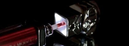 Блеск для губ Karl Lagerfeld & Modelco Lip Lights Gloss, оттенок Pampelonne