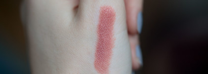 Ciaté London Smiley Smile on Lipstick в оттенке Be Kind. Очень красивый нюд с приятной текстурой