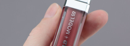 Еще один "Карлуша" из моей косметички- блеск для губ Karl Lagerfeld & Modelco Lip Lights Gloss, оттенок Capri