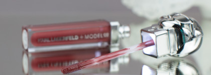 Еще один "Карлуша" из моей косметички- блеск для губ Karl Lagerfeld & Modelco Lip Lights Gloss, оттенок Capri