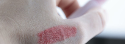 Тающая помада Darling* Wet Kiss в ярком оттенке 04 для очень влажных поцелуев