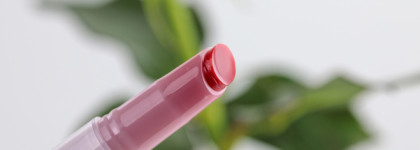 Тающая помада Darling* Wet Kiss в ярком оттенке 04 для очень влажных поцелуев