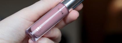 Свои губы, только лучше с блеском Shik Lip Gloss Care в оттенке 02 Naked