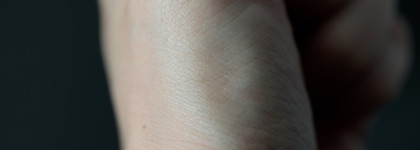 Сияющий бальзам для губ Glow Lipbalm от нового российского бренда Funky Monkey