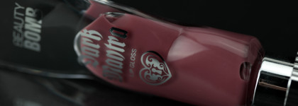 Блеск для губ Dark Mantra из коллекции Dark Academia Beauty Bomb. Оттенок 01 Romantic