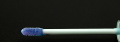 Блеск- плампер для губ Essence What the fake! Extreme Plumping Lip Filler в оттенке 02 Ice Ice Baby