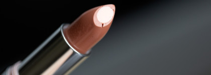 Помады Avon "СуперУвлажнение" с гиалуроновой кислотой Hydramatic Shine Lipstick