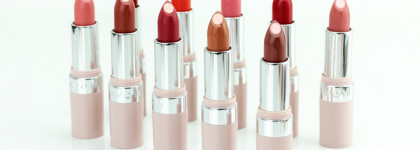 Помады Avon "СуперУвлажнение" с гиалуроновой кислотой Hydramatic Shine Lipstick