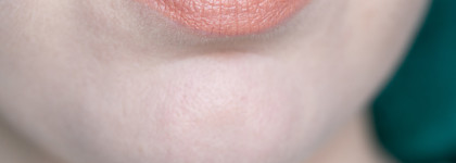 Помады Avon "СуперУвлажнение" с гиалуроновой кислотой Hydramatic Shine Lipstick