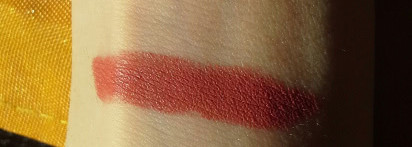 Помада Color Sensational Creamy Mattes в оттенке 987 Smoky Rose