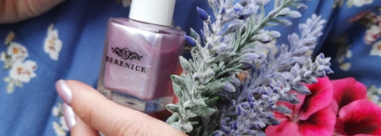 Жемчужная лаванда (Berenice oxygen nail lacquer 68 Lilac pearl) и намек на нее (Kapous nails Hilac polish 2184 Шелковая роза)