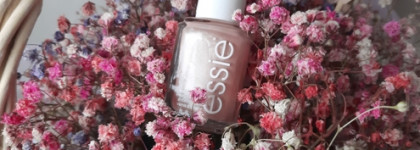 "Чай с плюшками" вместе с Essie Nail Lacquer Classic collection #12 "Tea & crumpets"