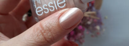 "Чай с плюшками" вместе с Essie Nail Lacquer Classic collection #12 "Tea & crumpets"
