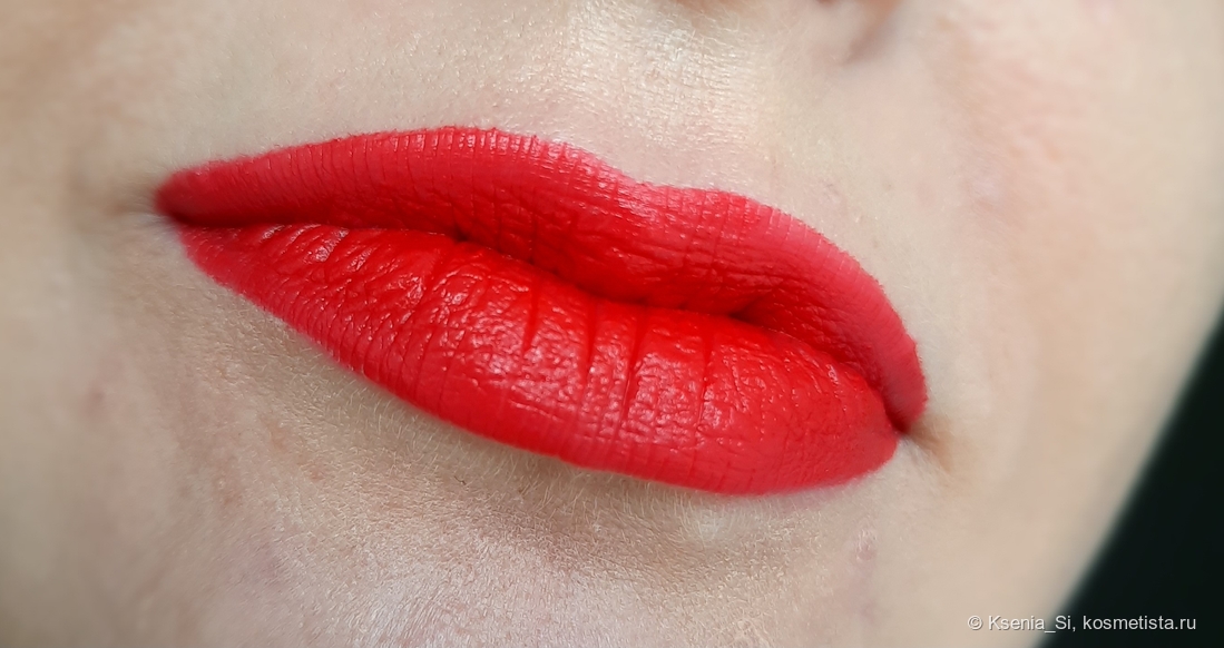 Sensai contouring lipstick CL 04 Neutral red