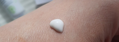 Аптека на помощь жирной коже: крем-уход SVR Sebiaclear Active и сыворотка SVR [AZ] Sebiaclear Ampulle Flash