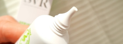 Аптека на помощь жирной коже: крем-уход SVR Sebiaclear Active и сыворотка SVR [AZ] Sebiaclear Ampulle Flash