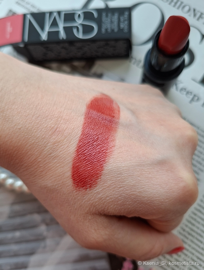 Сатиновая помада Explicit Luxury Lipstick # 825 No Strings от Nars