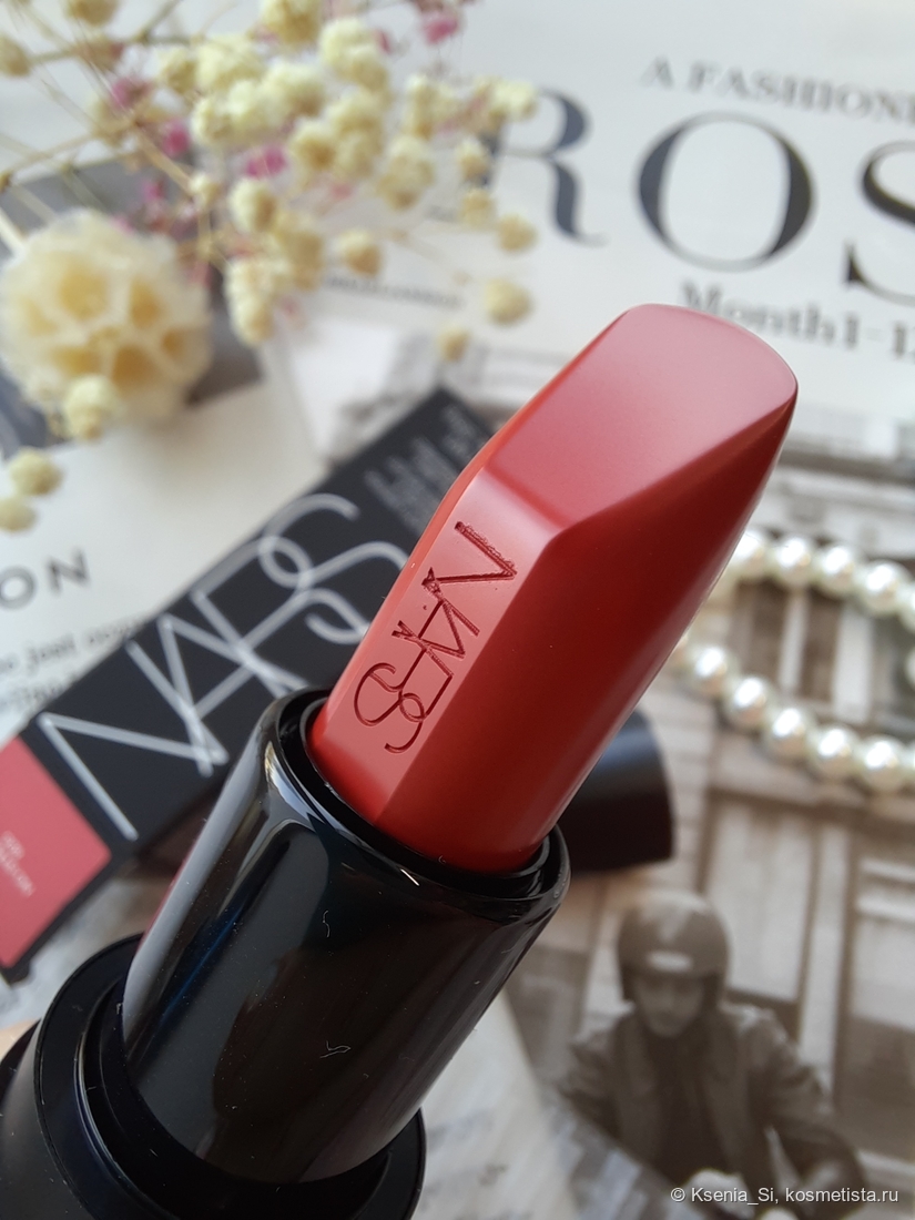 Сатиновая помада Explicit Luxury Lipstick # 825 No Strings от Nars