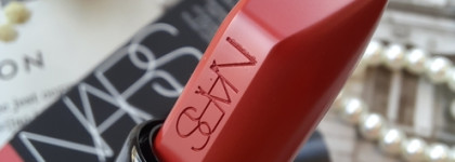 Сатиновая помада Explicit Luxury Lipstick #825 No Strings от Nars