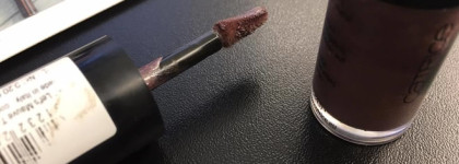 Матовая пудра для губ с металлическим эффектом - Catrice Metal Matt